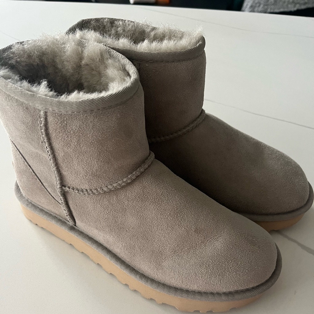 Mini Ugg- Goat